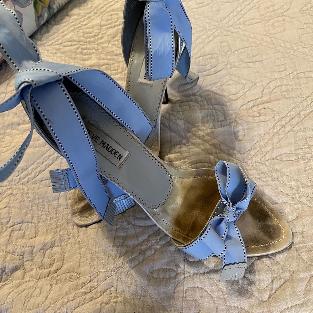 Ankle wrap/tie heels. Very fun shoes.